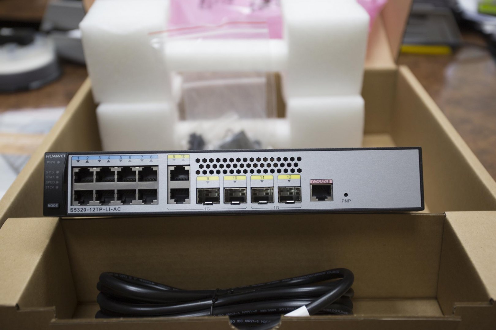 S5720-12TP-PWR-LI-AC (Ch)