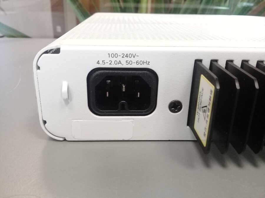 WS-C2960CX-8TC-L (Ch)